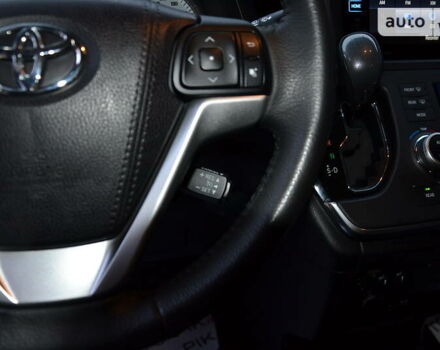 Серый Тойота Сиенна, объемом двигателя 3.5 л и пробегом 56 тыс. км за 24900 $, фото 20 на Automoto.ua