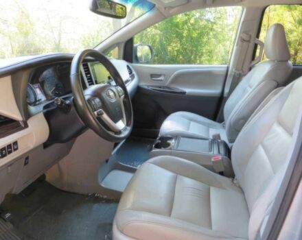 Серый Тойота Сиенна, объемом двигателя 3.5 л и пробегом 62 тыс. км за 15000 $, фото 8 на Automoto.ua