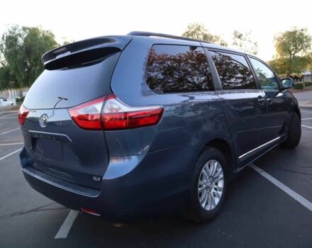 Серый Тойота Сиенна, объемом двигателя 3.5 л и пробегом 58 тыс. км за 15000 $, фото 3 на Automoto.ua