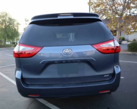 Серый Тойота Сиенна, объемом двигателя 3.5 л и пробегом 58 тыс. км за 15000 $, фото 4 на Automoto.ua