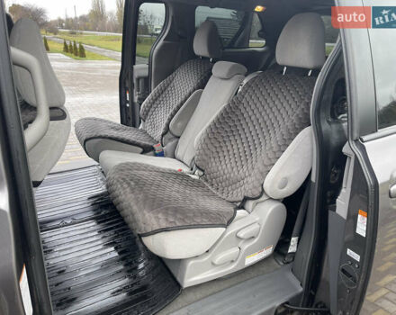 Серый Тойота Сиенна, объемом двигателя 3.46 л и пробегом 100 тыс. км за 17500 $, фото 12 на Automoto.ua