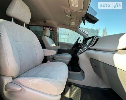 Серый Тойота Сиенна, объемом двигателя 3.5 л и пробегом 13 тыс. км за 24000 $, фото 23 на Automoto.ua