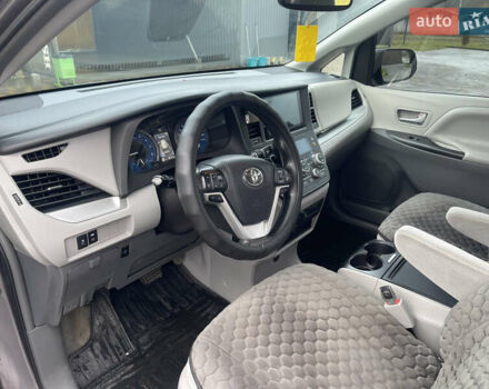 Серый Тойота Сиенна, объемом двигателя 3.46 л и пробегом 100 тыс. км за 17500 $, фото 8 на Automoto.ua