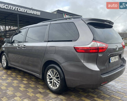 Серый Тойота Сиенна, объемом двигателя 3.46 л и пробегом 100 тыс. км за 17500 $, фото 6 на Automoto.ua