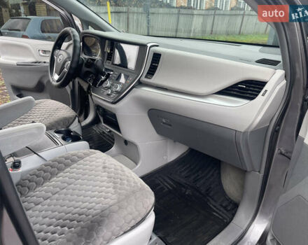 Серый Тойота Сиенна, объемом двигателя 3.46 л и пробегом 100 тыс. км за 17500 $, фото 9 на Automoto.ua