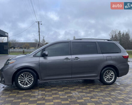 Серый Тойота Сиенна, объемом двигателя 3.46 л и пробегом 100 тыс. км за 17500 $, фото 4 на Automoto.ua