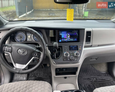 Серый Тойота Сиенна, объемом двигателя 3.46 л и пробегом 100 тыс. км за 17500 $, фото 10 на Automoto.ua