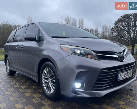 Серый Тойота Сиенна, объемом двигателя 3.46 л и пробегом 100 тыс. км за 17500 $, фото 1 на Automoto.ua