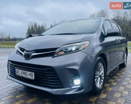 Серый Тойота Сиенна, объемом двигателя 3.46 л и пробегом 100 тыс. км за 17500 $, фото 2 на Automoto.ua