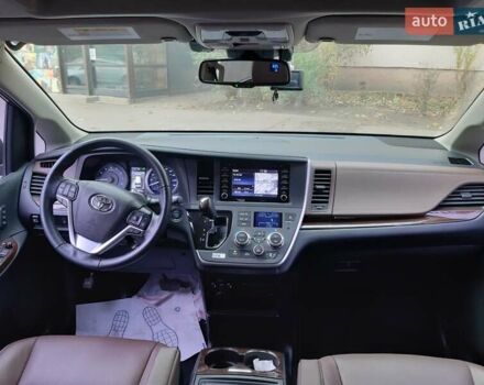 Сірий Тойота Сієнна, об'ємом двигуна 3.46 л та пробігом 94 тис. км за 34990 $, фото 3 на Automoto.ua