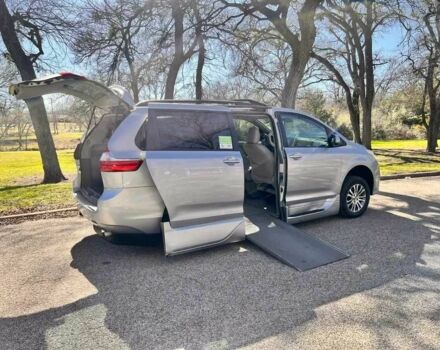 Серый Тойота Сиенна, объемом двигателя 3.5 л и пробегом 42 тыс. км за 10300 $, фото 2 на Automoto.ua