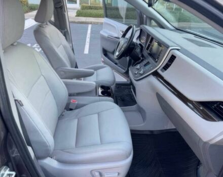 Сірий Тойота Сієнна, об'ємом двигуна 3.5 л та пробігом 45 тис. км за 24000 $, фото 9 на Automoto.ua