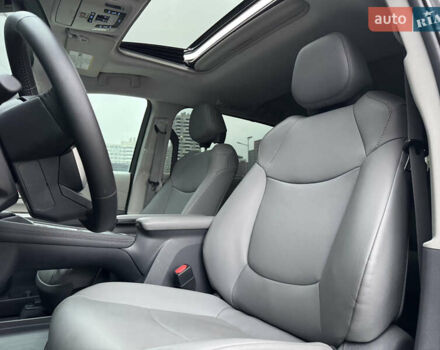 Серый Тойота Сиенна, объемом двигателя 2.5 л и пробегом 9 тыс. км за 47000 $, фото 32 на Automoto.ua