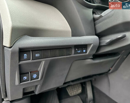 Серый Тойота Сиенна, объемом двигателя 2.5 л и пробегом 9 тыс. км за 47000 $, фото 34 на Automoto.ua