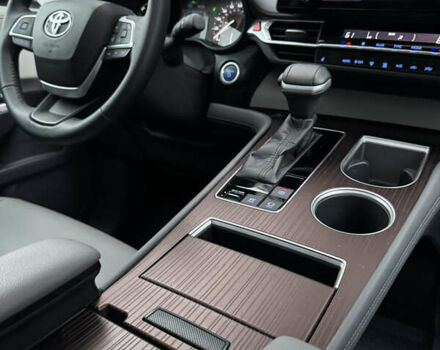 Серый Тойота Сиенна, объемом двигателя 2.5 л и пробегом 9 тыс. км за 47000 $, фото 79 на Automoto.ua