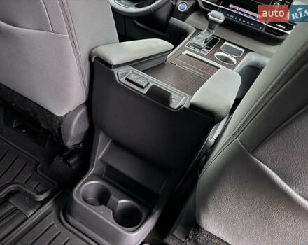 Серый Тойота Сиенна, объемом двигателя 2.5 л и пробегом 9 тыс. км за 47000 $, фото 59 на Automoto.ua