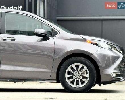 Серый Тойота Сиенна, объемом двигателя 2.5 л и пробегом 9 тыс. км за 47000 $, фото 7 на Automoto.ua