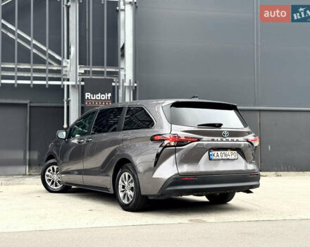 Серый Тойота Сиенна, объемом двигателя 2.5 л и пробегом 9 тыс. км за 47000 $, фото 10 на Automoto.ua