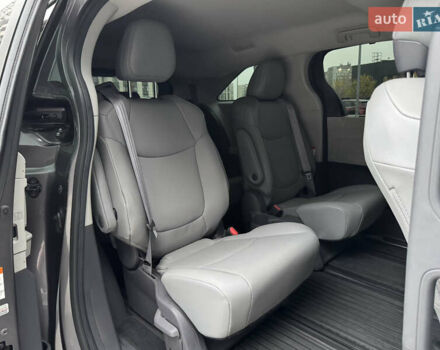 Серый Тойота Сиенна, объемом двигателя 2.5 л и пробегом 9 тыс. км за 47000 $, фото 53 на Automoto.ua