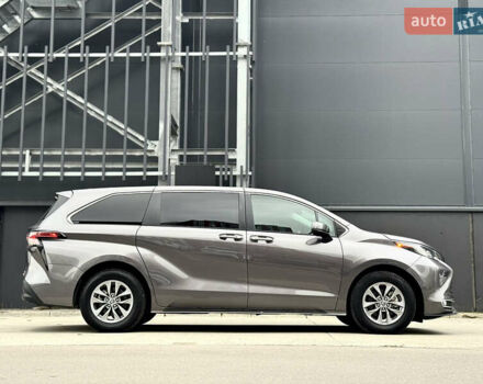 Серый Тойота Сиенна, объемом двигателя 2.5 л и пробегом 9 тыс. км за 47000 $, фото 6 на Automoto.ua