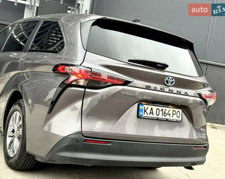 Серый Тойота Сиенна, объемом двигателя 2.5 л и пробегом 9 тыс. км за 47000 $, фото 18 на Automoto.ua