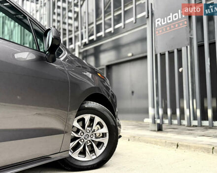 Серый Тойота Сиенна, объемом двигателя 2.5 л и пробегом 9 тыс. км за 47000 $, фото 28 на Automoto.ua