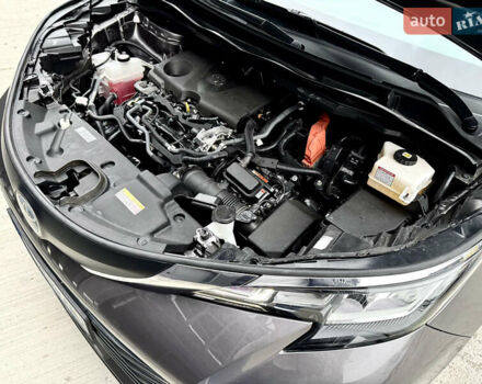 Серый Тойота Сиенна, объемом двигателя 2.5 л и пробегом 9 тыс. км за 47000 $, фото 81 на Automoto.ua