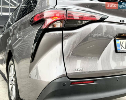 Серый Тойота Сиенна, объемом двигателя 2.5 л и пробегом 9 тыс. км за 47000 $, фото 29 на Automoto.ua