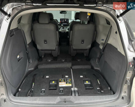 Серый Тойота Сиенна, объемом двигателя 2.5 л и пробегом 9 тыс. км за 47000 $, фото 51 на Automoto.ua