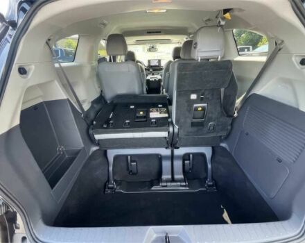 Сірий Тойота Сієнна, об'ємом двигуна 2.5 л та пробігом 14 тис. км за 42000 $, фото 12 на Automoto.ua