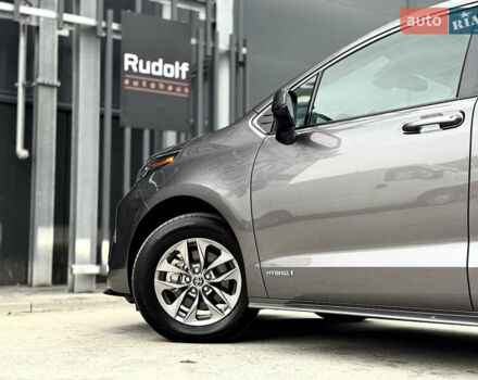 Серый Тойота Сиенна, объемом двигателя 2.5 л и пробегом 9 тыс. км за 47000 $, фото 23 на Automoto.ua