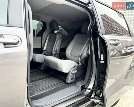 Серый Тойота Сиенна, объемом двигателя 2.5 л и пробегом 9 тыс. км за 47000 $, фото 43 на Automoto.ua