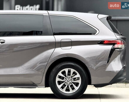 Серый Тойота Сиенна, объемом двигателя 2.5 л и пробегом 9 тыс. км за 47000 $, фото 12 на Automoto.ua