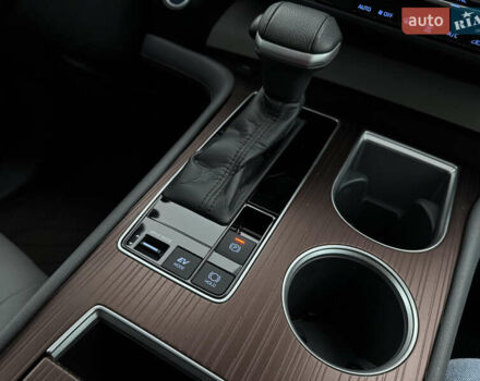 Серый Тойота Сиенна, объемом двигателя 2.5 л и пробегом 9 тыс. км за 47000 $, фото 78 на Automoto.ua