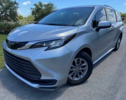 Серый Тойота Сиенна, объемом двигателя 2.5 л и пробегом 11 тыс. км за 7000 $, фото 2 на Automoto.ua