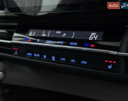 Серый Тойота Сиенна, объемом двигателя 2.5 л и пробегом 9 тыс. км за 47000 $, фото 72 на Automoto.ua