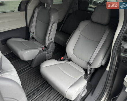 Серый Тойота Сиенна, объемом двигателя 2.5 л и пробегом 9 тыс. км за 47000 $, фото 44 на Automoto.ua