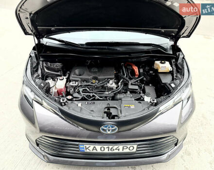 Серый Тойота Сиенна, объемом двигателя 2.5 л и пробегом 9 тыс. км за 47000 $, фото 80 на Automoto.ua