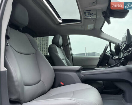 Серый Тойота Сиенна, объемом двигателя 2.5 л и пробегом 9 тыс. км за 47000 $, фото 63 на Automoto.ua