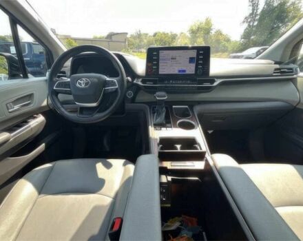 Сірий Тойота Сієнна, об'ємом двигуна 2.5 л та пробігом 14 тис. км за 42000 $, фото 10 на Automoto.ua