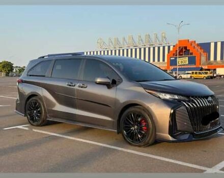 Серый Тойота Сиенна, объемом двигателя 2.49 л и пробегом 42 тыс. км за 65000 $, фото 3 на Automoto.ua