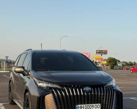 Серый Тойота Сиенна, объемом двигателя 2.49 л и пробегом 42 тыс. км за 65000 $, фото 1 на Automoto.ua