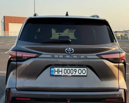 Серый Тойота Сиенна, объемом двигателя 2.49 л и пробегом 42 тыс. км за 65000 $, фото 2 на Automoto.ua