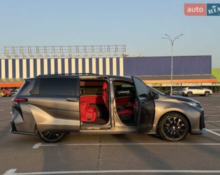 Серый Тойота Сиенна, объемом двигателя 2.49 л и пробегом 42 тыс. км за 65000 $, фото 9 на Automoto.ua