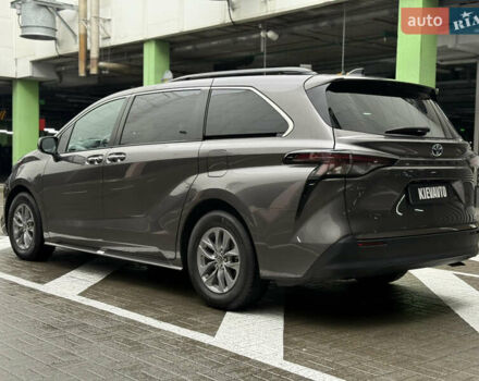 Серый Тойота Сиенна, объемом двигателя 2.5 л и пробегом 91 тыс. км за 41500 $, фото 5 на Automoto.ua