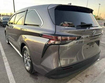 Серый Тойота Сиенна, объемом двигателя 2.5 л и пробегом 12 тыс. км за 17300 $, фото 2 на Automoto.ua