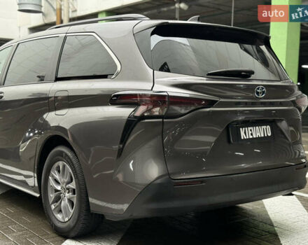 Серый Тойота Сиенна, объемом двигателя 2.5 л и пробегом 91 тыс. км за 41500 $, фото 6 на Automoto.ua