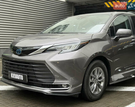 Серый Тойота Сиенна, объемом двигателя 2.5 л и пробегом 91 тыс. км за 41500 $, фото 1 на Automoto.ua