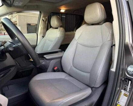 Серый Тойота Сиенна, объемом двигателя 2.5 л и пробегом 12 тыс. км за 17300 $, фото 6 на Automoto.ua