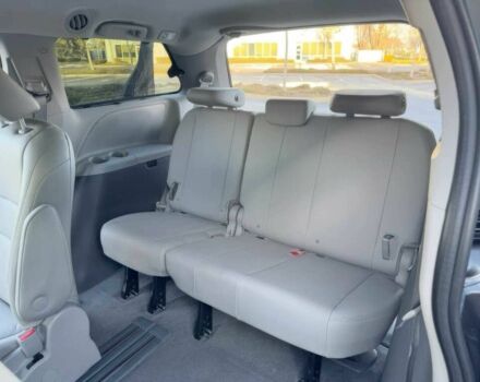 Сірий Тойота Сієнна, об'ємом двигуна 3.5 л та пробігом 48 тис. км за 14000 $, фото 16 на Automoto.ua